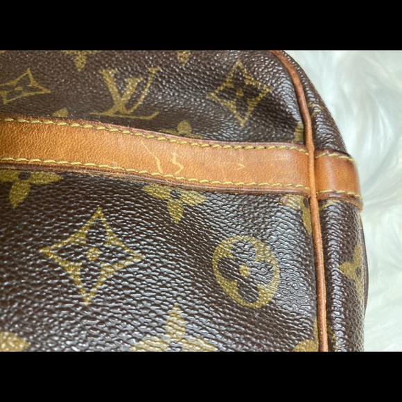 Louis Vuitton - Picture 2 of 8
